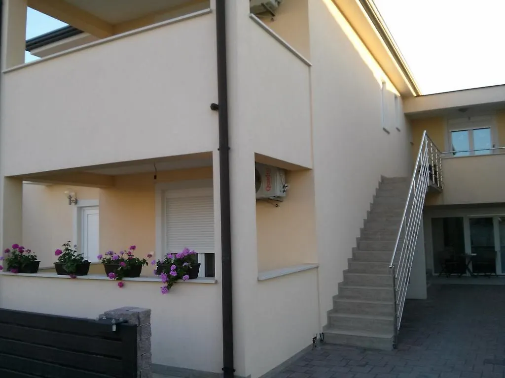 Apartments Lena Pula